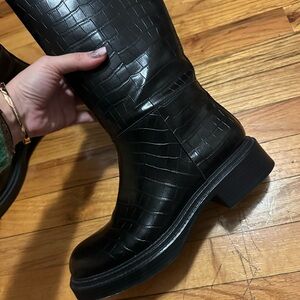 Zara Black Croc-Pattern Ankle Boots